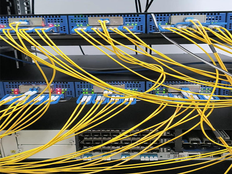 Attrezzatura DCI 400G assemblata e testata. Invecchiamento verificato per 48 ore, moduli ottici inclusi, pronta per la spedizione!